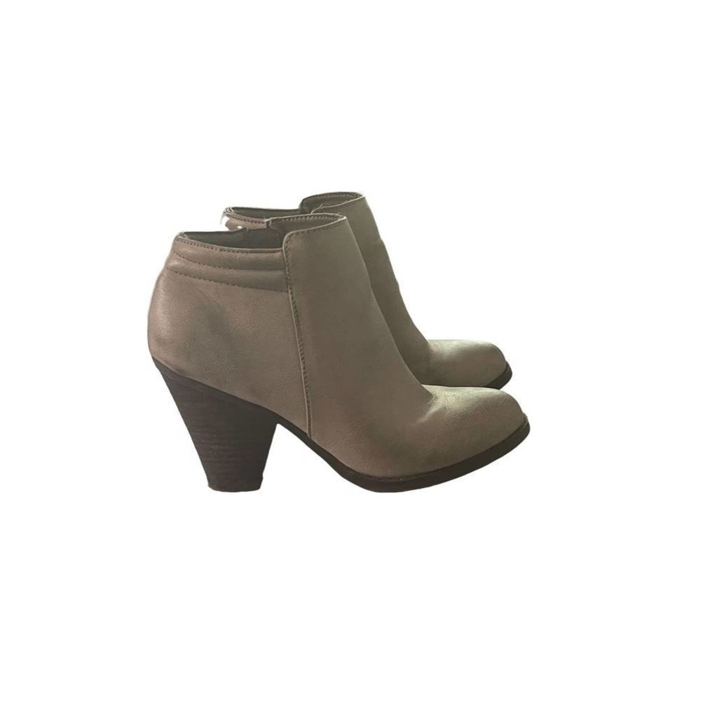 MIA Women’s Luce Zip Up Ankle Bootie Distressed Gray 7.5M